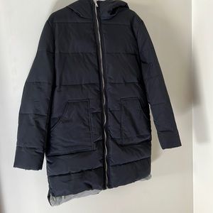 Forever 21 black puffer jacket. Very nice condition.